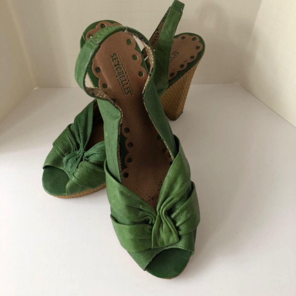Seychelles - green leather - wedge - open toe - size 9